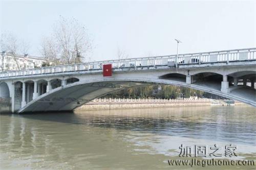 經(jīng)過多次維修加固的徐凝門橋“退役”，功成身退