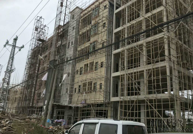 新建樓房地基不牢導(dǎo)致傾斜，急需基礎(chǔ)加固和扶正糾偏