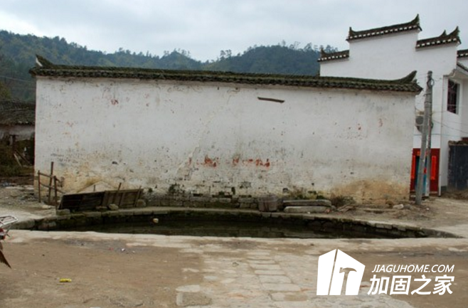 擋墻受流失沖刷發(fā)生傾斜，擋墻加固施工怎么做？