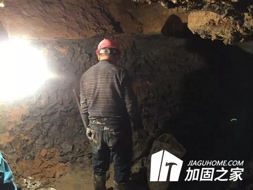 某小區(qū)業(yè)主私挖3米深地下室？房屋結(jié)構(gòu)能行嗎！
