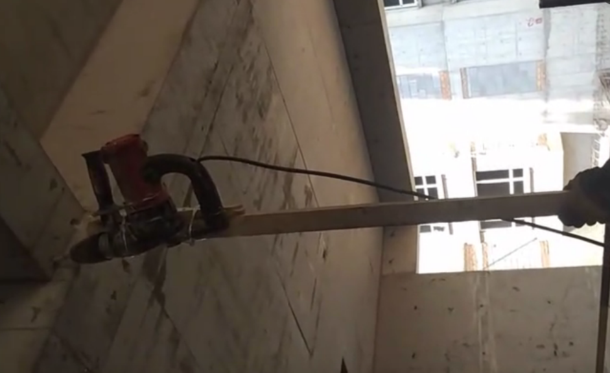 實拍農(nóng)村小伙工地植筋，自制的工具亮啦