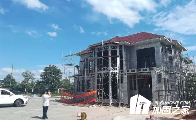 建筑模板師傅表示輕鋼別墅免拆模板要這樣裝！