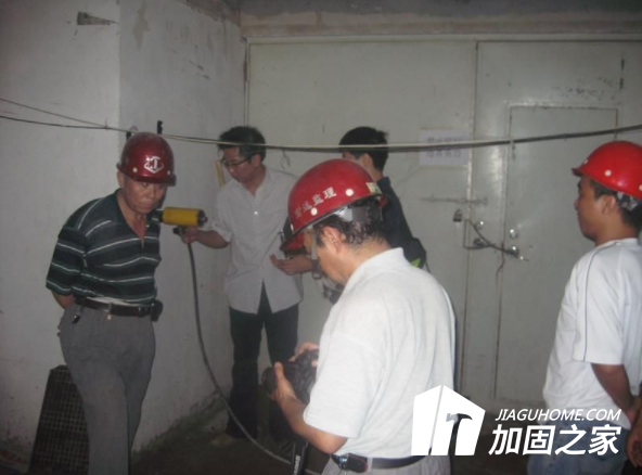 西班牙一平臺(tái)倒塌，房屋檢測(cè)值得引起注意!
