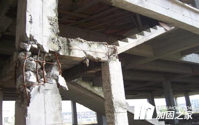 對于地震的破壞性，房屋需要做好抗震加固
