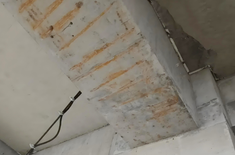 梁底露鋼筋